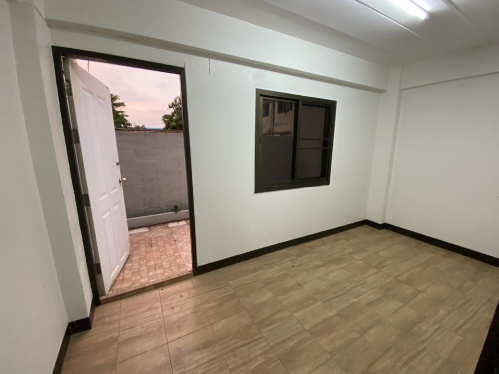 For SaleShop HousePinklao, Charansanitwong : Best price *** 3.5 storey commercial building, renovated, ready to move in, good location, next to Borommaratchachonnani Road