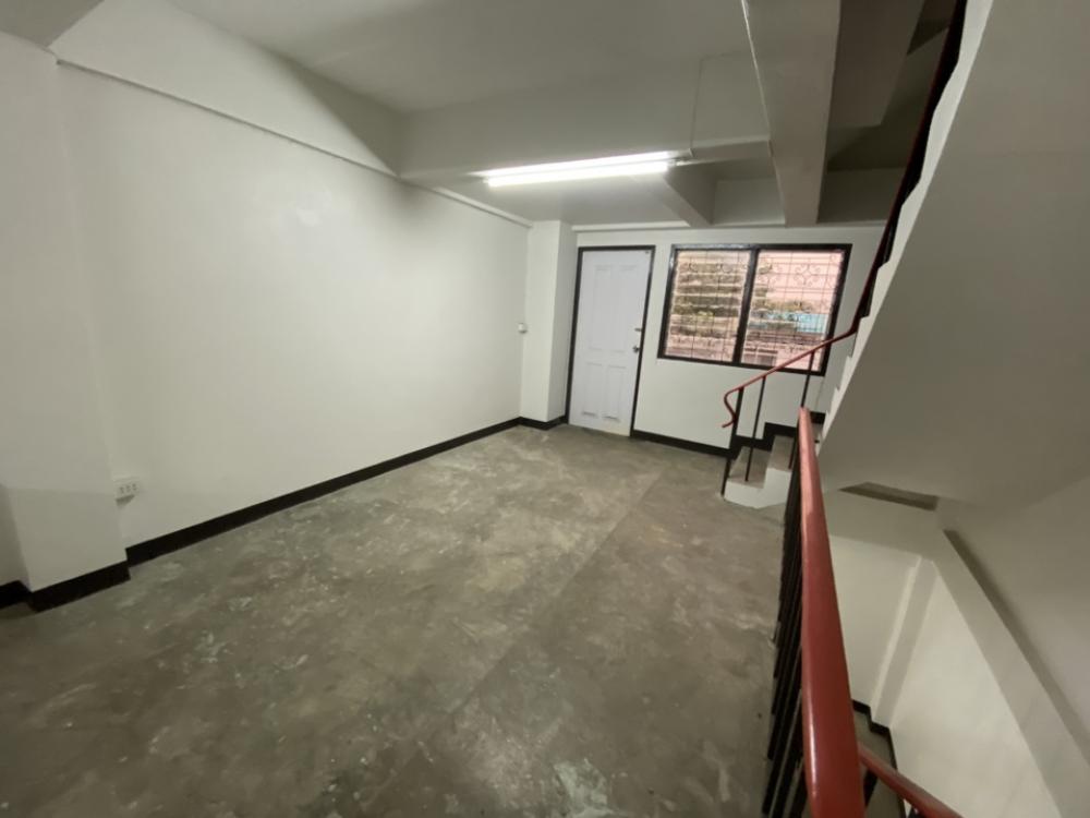 For SaleShop HousePinklao, Charansanitwong : Best price *** 3.5 storey commercial building, renovated, ready to move in, good location, next to Borommaratchachonnani Road
