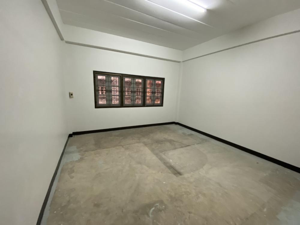 For SaleShop HousePinklao, Charansanitwong : Best price *** 3.5 storey commercial building, renovated, ready to move in, good location, next to Borommaratchachonnani Road