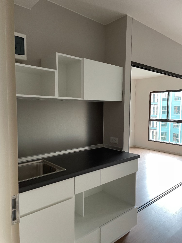 For SaleCondoPinklao, Charansanitwong : Condo for sale, Lumpini Selected Charan 65 - Sirindhorn Station, 7th floor, usable area 28.10 sq m, 1 bedroom, 1 bathroom, convenient travel, only 150 meters to MRT Sirindhorn. Convenient for your lifestyle in living the urban lifestyle.