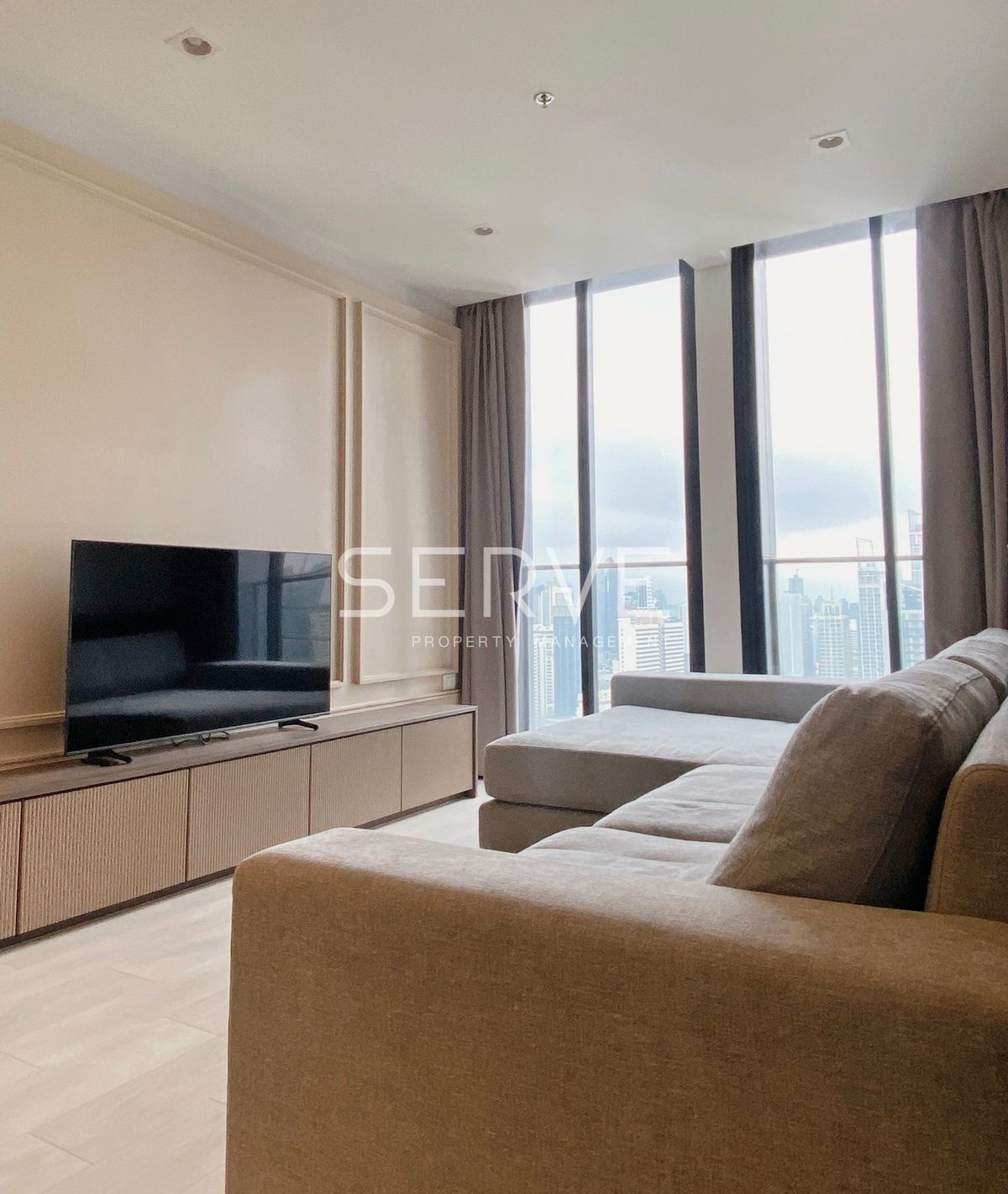 For RentCondoWitthayu, Chidlom, Langsuan, Ploenchit : 🔥45K - Best View & Best Location🔥 1 Bed Modern Style Super High Fl. 30+ Next to BTS Phloen Chit at Noble Ploenchit Condo / For Rent