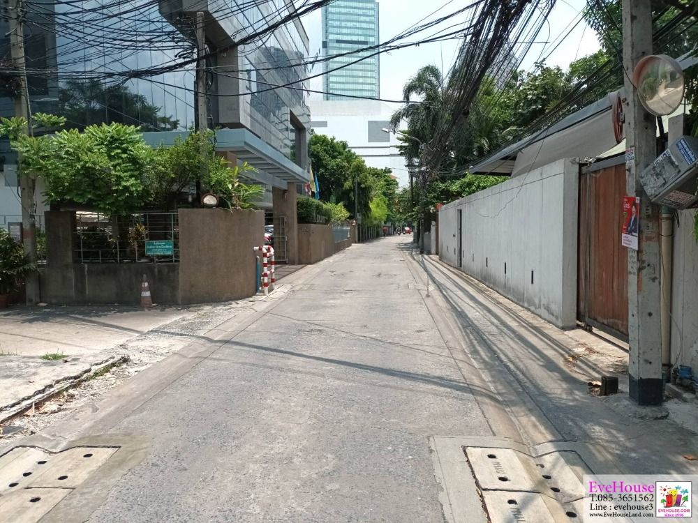 ขายที่ดินสุขุมวิท อโศก ทองหล่อ : ขายที่ดิน สุขุมวิท 35  ราคาตารางวาละ 850,000 บาท รวม 132 ตารางวา เดินถึงสถานีรถไฟฟ้าพร้อมพงษ์ ห้างเอมควอเทียร์ เอมโพเรียม  สวนเบญสิริ