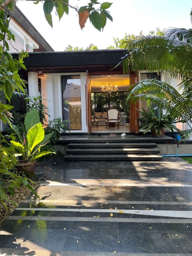 For RentHousePattanakan, Srinakarin : Luxury single house for rent