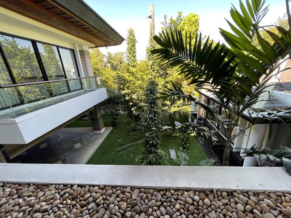 For RentHousePattanakan, Srinakarin : Luxury single house for rent