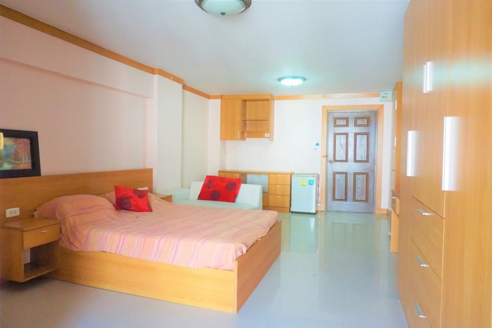 For RentCondoChaengwatana, Muangthong : for rent near luxor hotel Condo Champs Elysees 35 sq m (not at Sri Saman Should have a car or motorcycle for the convenience of traveling)