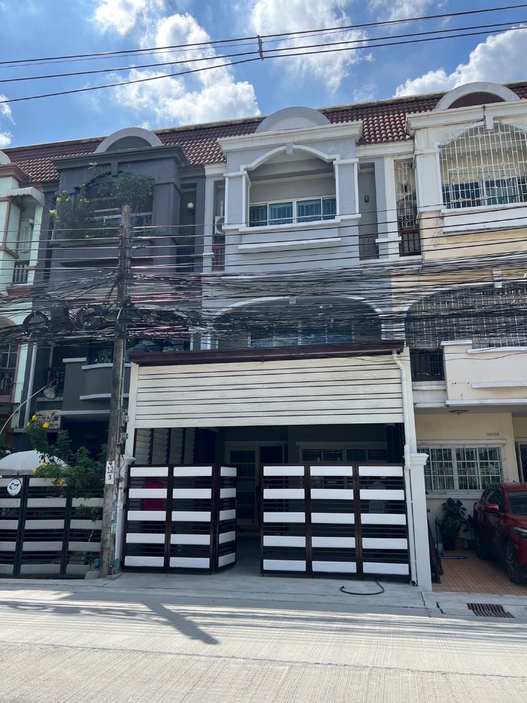 For RentTownhomeChokchai 4, Ladprao 71, Ladprao 48, : Town Home Lat Phrao 71⭐3 bedrooms⭐Ready to move in⭐Multiple entry and exit routes