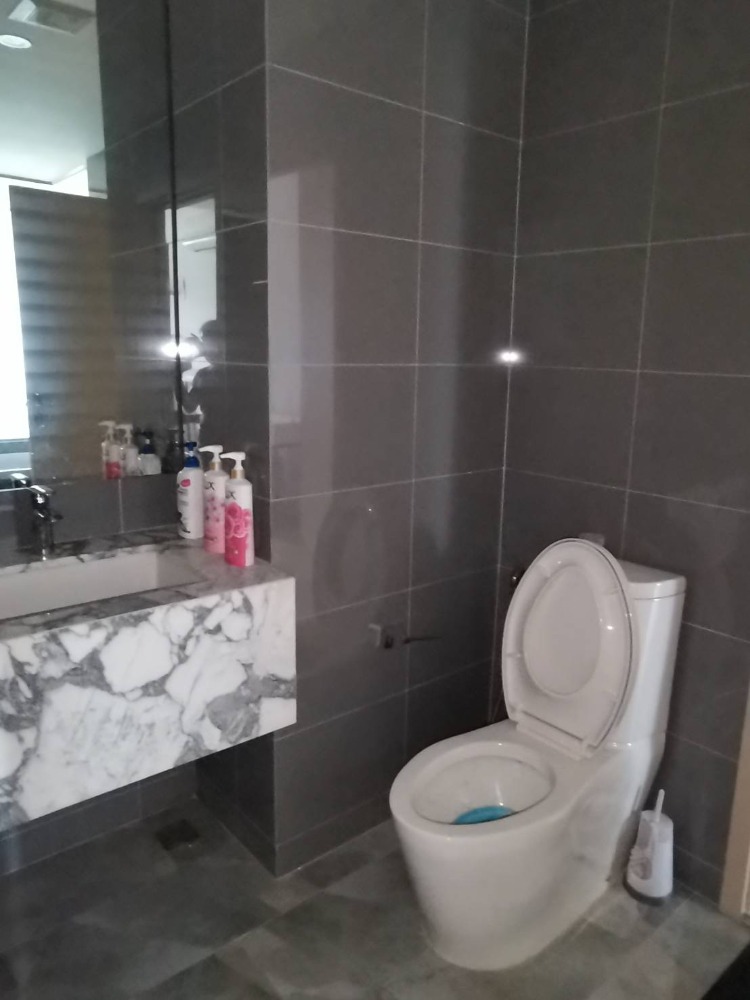 ให้เช่าคอนโดราชเทวี พญาไท : 1 ห้องนอนให้เช่าที่ Q Chidlom ขนาด 47 ตร.ม. ไม่ติดฝั่งถนนเพชรบุรี เครื่องใช้ไฟฟ้าครบ พร้อมเข้าอยู่ได้เลย