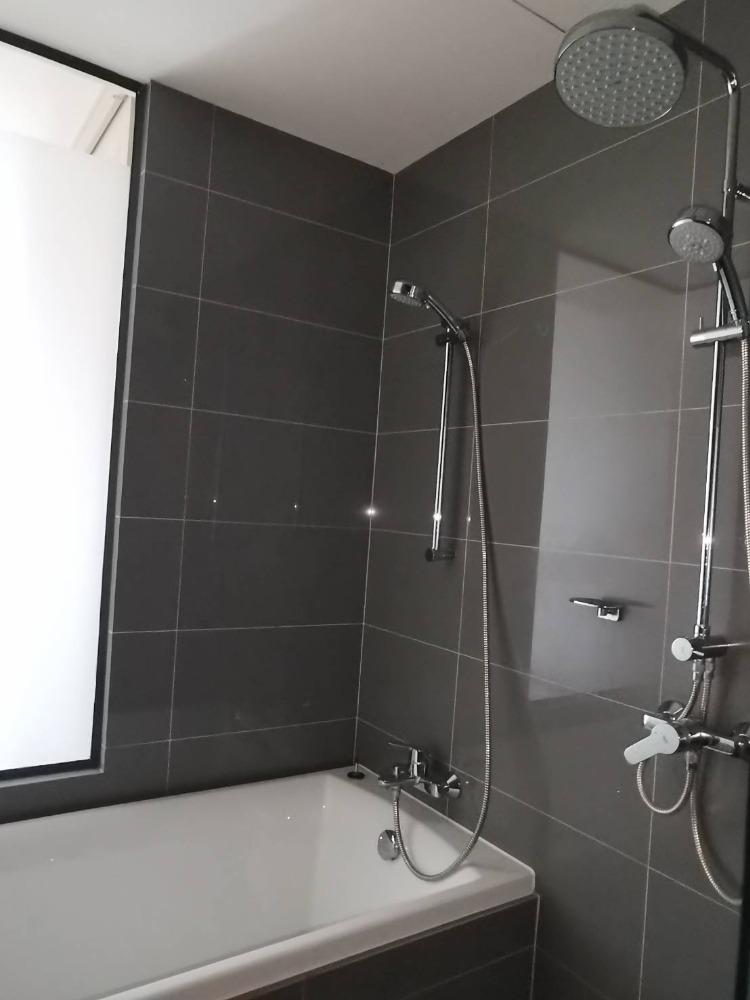 ให้เช่าคอนโดราชเทวี พญาไท : 1 ห้องนอนให้เช่าที่ Q Chidlom ขนาด 47 ตร.ม. ไม่ติดฝั่งถนนเพชรบุรี เครื่องใช้ไฟฟ้าครบ พร้อมเข้าอยู่ได้เลย