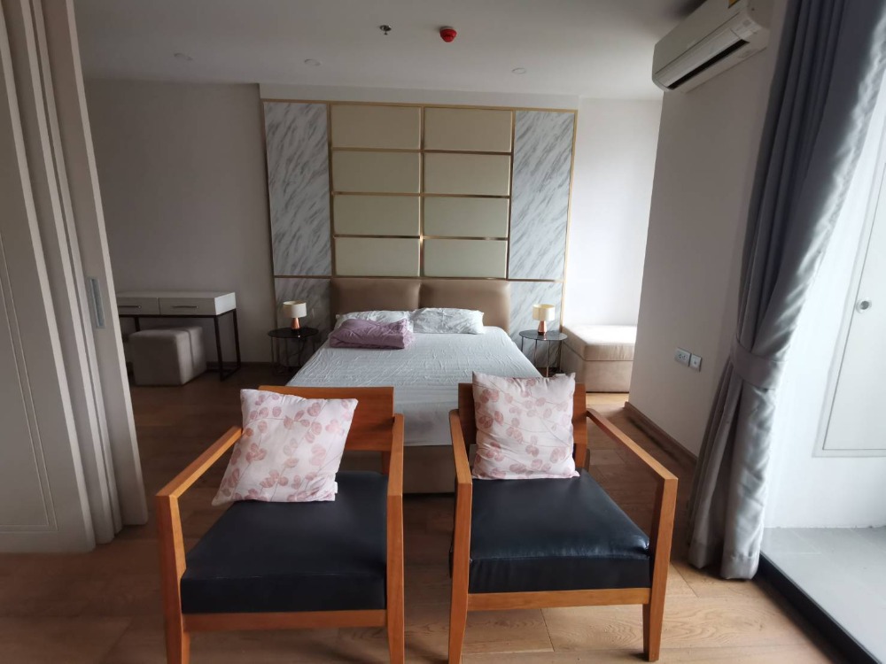 ให้เช่าคอนโดราชเทวี พญาไท : 1 ห้องนอนให้เช่าที่ Q Chidlom ขนาด 47 ตร.ม. ไม่ติดฝั่งถนนเพชรบุรี เครื่องใช้ไฟฟ้าครบ พร้อมเข้าอยู่ได้เลย