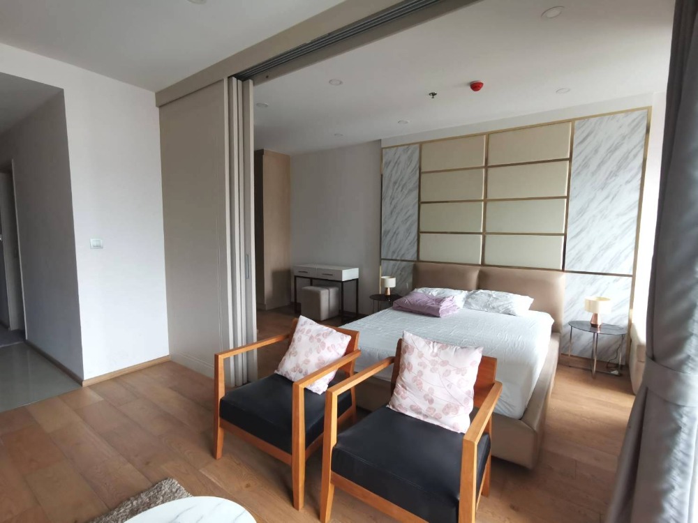 ให้เช่าคอนโดราชเทวี พญาไท : 1 ห้องนอนให้เช่าที่ Q Chidlom ขนาด 47 ตร.ม. ไม่ติดฝั่งถนนเพชรบุรี เครื่องใช้ไฟฟ้าครบ พร้อมเข้าอยู่ได้เลย