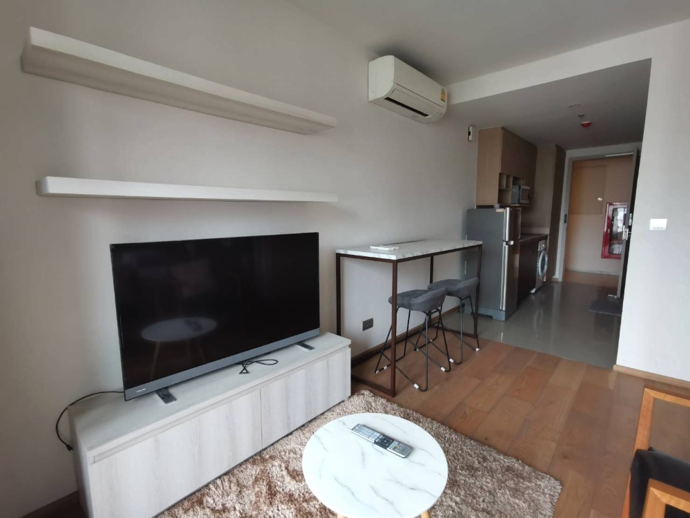 ให้เช่าคอนโดราชเทวี พญาไท : 1 ห้องนอนให้เช่าที่ Q Chidlom ขนาด 47 ตร.ม. ไม่ติดฝั่งถนนเพชรบุรี เครื่องใช้ไฟฟ้าครบ พร้อมเข้าอยู่ได้เลย