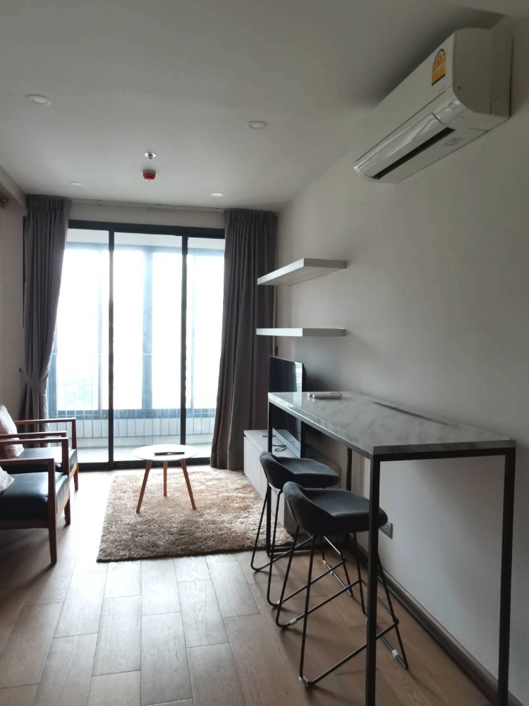 ให้เช่าคอนโดราชเทวี พญาไท : 1 ห้องนอนให้เช่าที่ Q Chidlom ขนาด 47 ตร.ม. ไม่ติดฝั่งถนนเพชรบุรี เครื่องใช้ไฟฟ้าครบ พร้อมเข้าอยู่ได้เลย