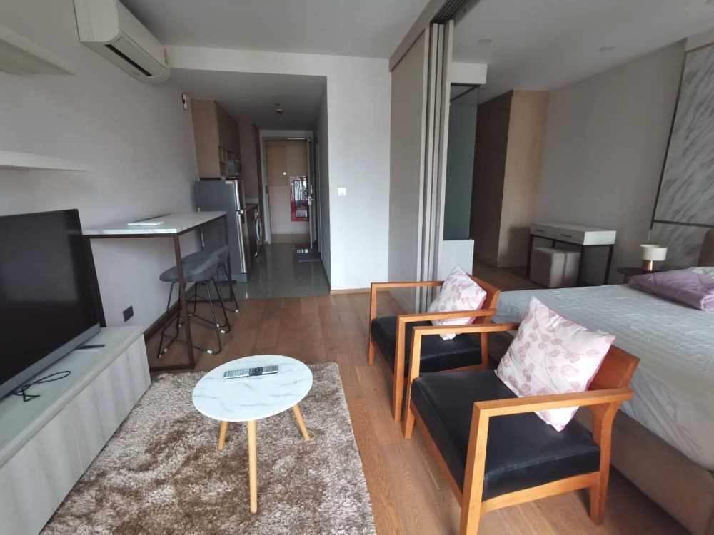 ให้เช่าคอนโดราชเทวี พญาไท : 1 ห้องนอนให้เช่าที่ Q Chidlom ขนาด 47 ตร.ม. ไม่ติดฝั่งถนนเพชรบุรี เครื่องใช้ไฟฟ้าครบ พร้อมเข้าอยู่ได้เลย