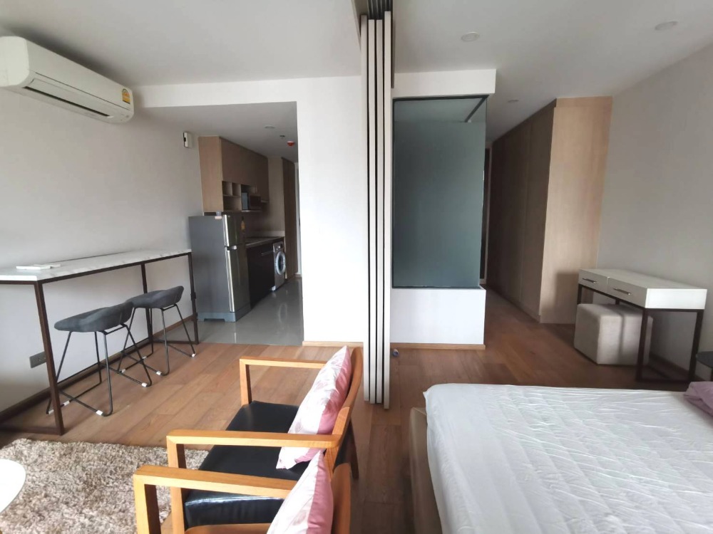 ให้เช่าคอนโดราชเทวี พญาไท : 1 ห้องนอนให้เช่าที่ Q Chidlom ขนาด 47 ตร.ม. ไม่ติดฝั่งถนนเพชรบุรี เครื่องใช้ไฟฟ้าครบ พร้อมเข้าอยู่ได้เลย