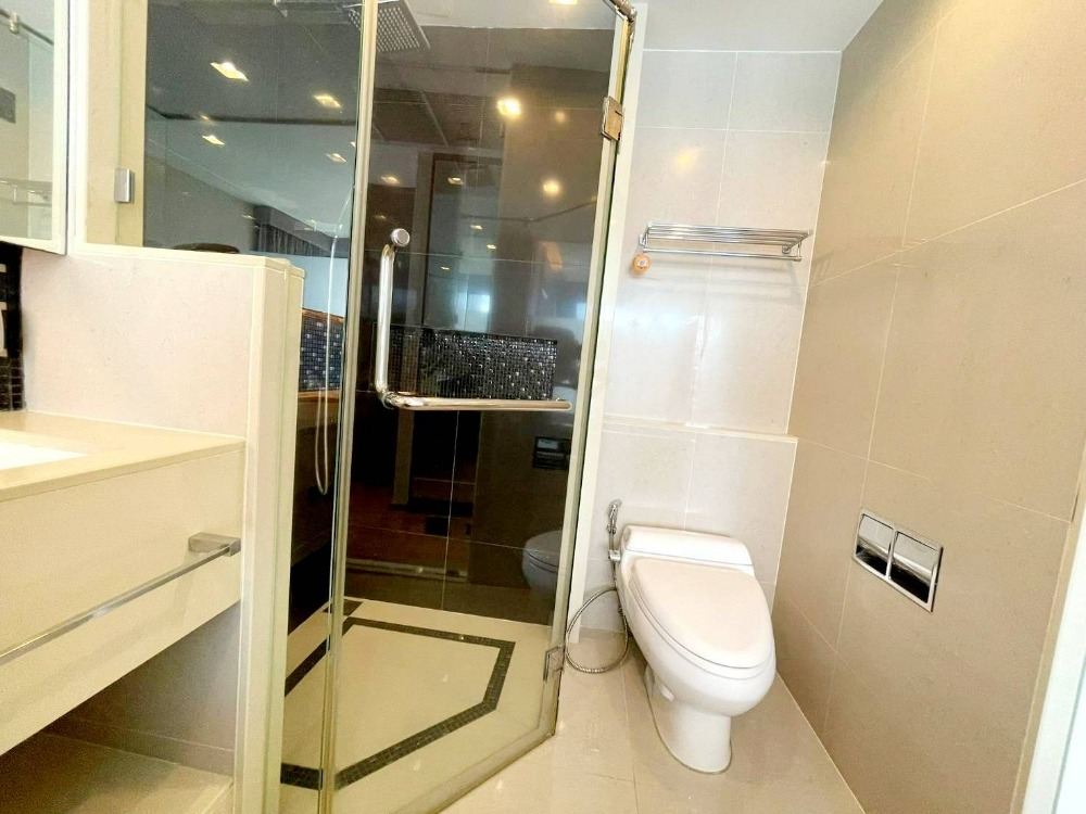 ขายคอนโดสาทร นราธิวาส : For SALE THE ADDRESS SATHORN at Sathorn Soi 12 and Silom Soi 9 ดิ แอดเดรส สาทร อยู่ในสาทร ซอย 12 และ สีลม ซอย 9