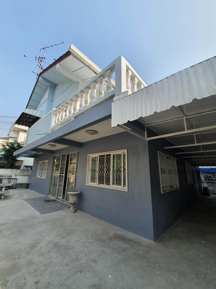 For RentHouseRatchadapisek, Huaikwang, Suttisan : For rent a big house, 2 floors, Sutthisan-Ratchada, near MRT.