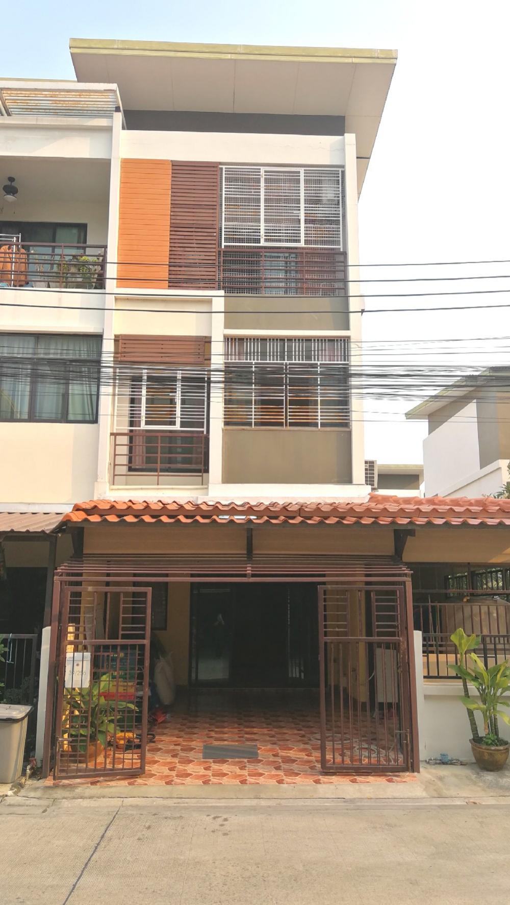 For SaleTownhomeThaphra, Talat Phlu, Wutthakat : Townhome for sale The Sixnature Kalapapruek 4.73M good location