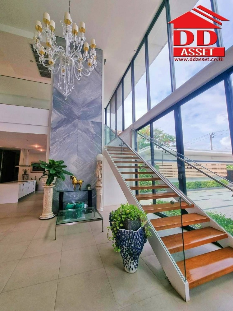 For SaleHouseLadkrabang, Suwannaphum Airport : Luxury 3-storey house for sale with elevator ​in the Royal Golf Ladkrabang golf course Beautiful house, golf course view, ready to move in The Royal Golf & Country Club