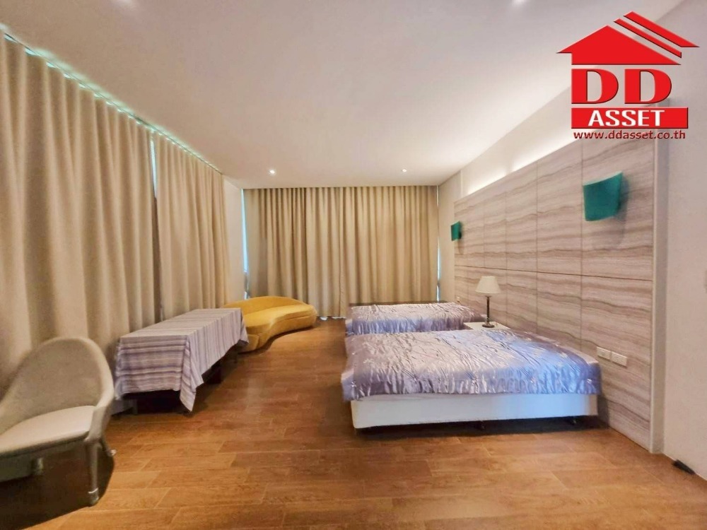 For SaleHouseLadkrabang, Suwannaphum Airport : Luxury 3-storey house for sale with elevator ​in the Royal Golf Ladkrabang golf course Beautiful house, golf course view, ready to move in The Royal Golf & Country Club