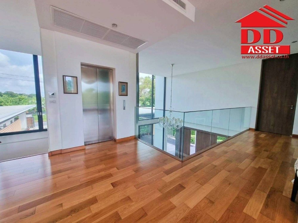 For SaleHouseLadkrabang, Suwannaphum Airport : Luxury 3-storey house for sale with elevator ​in the Royal Golf Ladkrabang golf course Beautiful house, golf course view, ready to move in The Royal Golf & Country Club