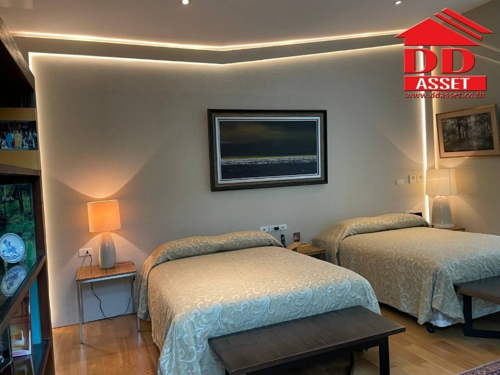 For SaleHouseLadkrabang, Suwannaphum Airport : Luxury 3-storey house for sale with elevator ​in the Royal Golf Ladkrabang golf course Beautiful house, golf course view, ready to move in The Royal Golf & Country Club