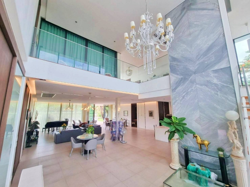 For SaleHouseLadkrabang, Suwannaphum Airport : Luxury 3-storey house for sale with elevator ​in the Royal Golf Ladkrabang golf course Beautiful house, golf course view, ready to move in The Royal Golf & Country Club