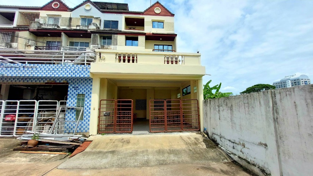 ขายทาวน์โฮมพัฒนาการ ศรีนครินทร์ : ขายบ้านซอยพัฒนาการ44  หมู่บ้านวราธรวิลล์ ** พิเศษ 5 ล้านบ้าน **  (N.406)