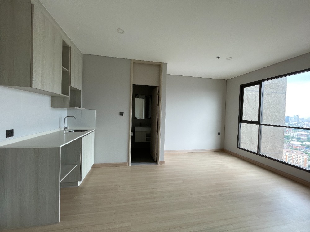 For SaleCondoKasetsart, Ratchayothin : Condo for sale, Lumpini Park Phahon 32, 30th floor, usable area 26.29 sq m., studio, 1 bathroom, beautiful view, near Major Ratchayothin Department Store, Kasetsart University and BTS Senanikom and BTS Ratchayothin, a location that is plentiful. Find thin