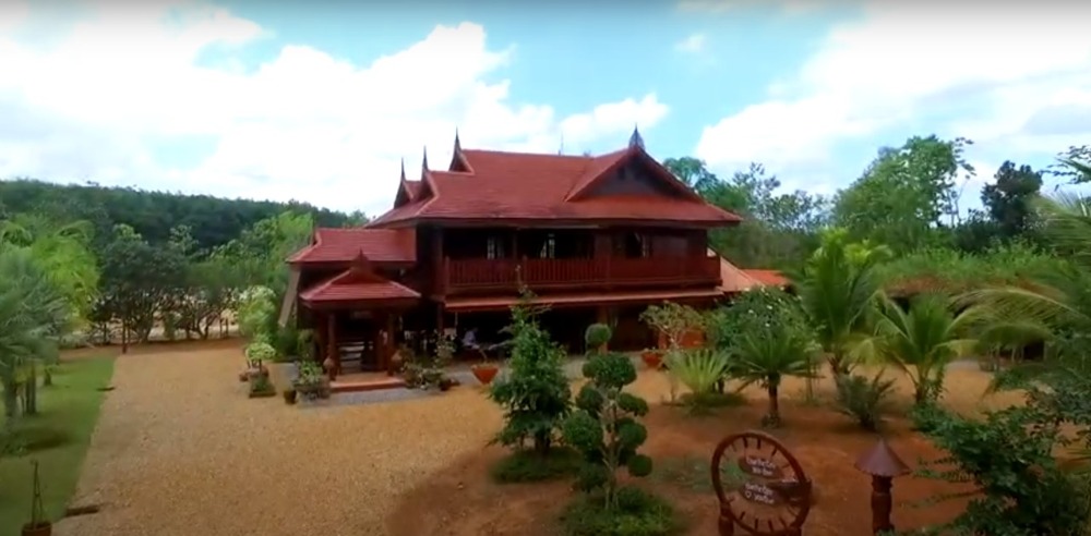 ขายบ้านจันทบุรี : ขาย บ้านเรือนไทย อ.นายายอาม จ.จันทบุรี เนื้อที่ 2-1-41 ไร่ ใกล้หาดคุ้งวิมาน ร่มรื่น น่าอยู่