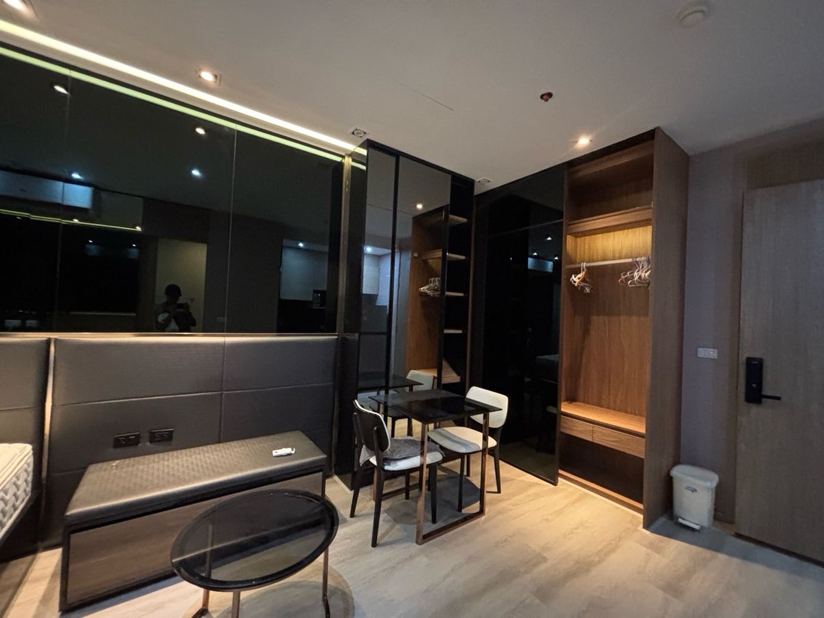 ให้เช่าคอนโดสุขุมวิท อโศก ทองหล่อ : 🚨Hot Deal 🚨| For Rent: Park 24 | Prime Sukhumvit Living! | Studio room 29 sqm | 082-459-4297