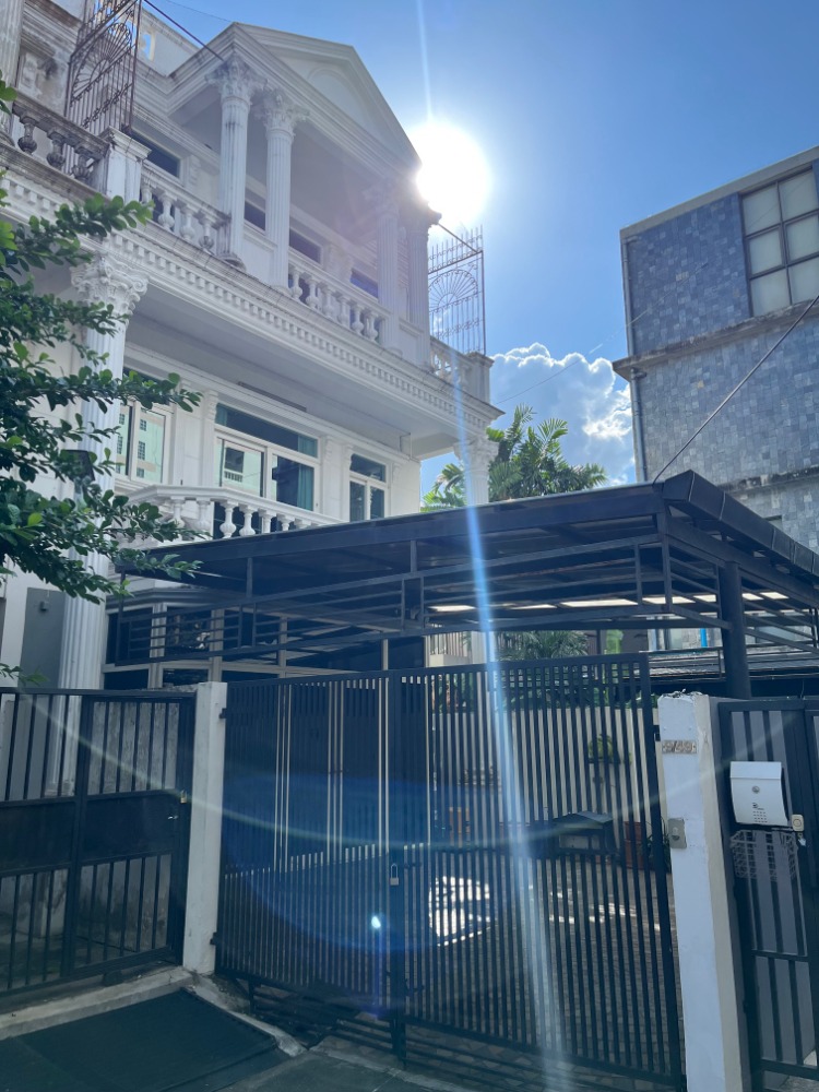 ให้เช่าบ้านอ่อนนุช อุดมสุข : Big House for Rent in Sukhumvit 71 Phrakhanong 3 Bedroom 4 Toilets and BBQ Rooftop Terrace, Near Bangkok Prep International School