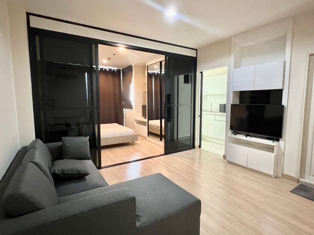 ให้เช่าคอนโดลาดพร้าว เซ็นทรัลลาดพร้าว : [ Rent ] ปล่อยเช่า Life@ลาดพร้าว 18 - ชั้นสูง 1 นอนใหญ่ 40 ตร. 16,000 เท่านั้น ! ราคาดีมาก นัดชมห้องได้ค่ะ ติดต่อ 081-152-6154 Agent , ครัวปิด ใกล้ MRT ลาดพร้าวมาก เดินนิดเดียว