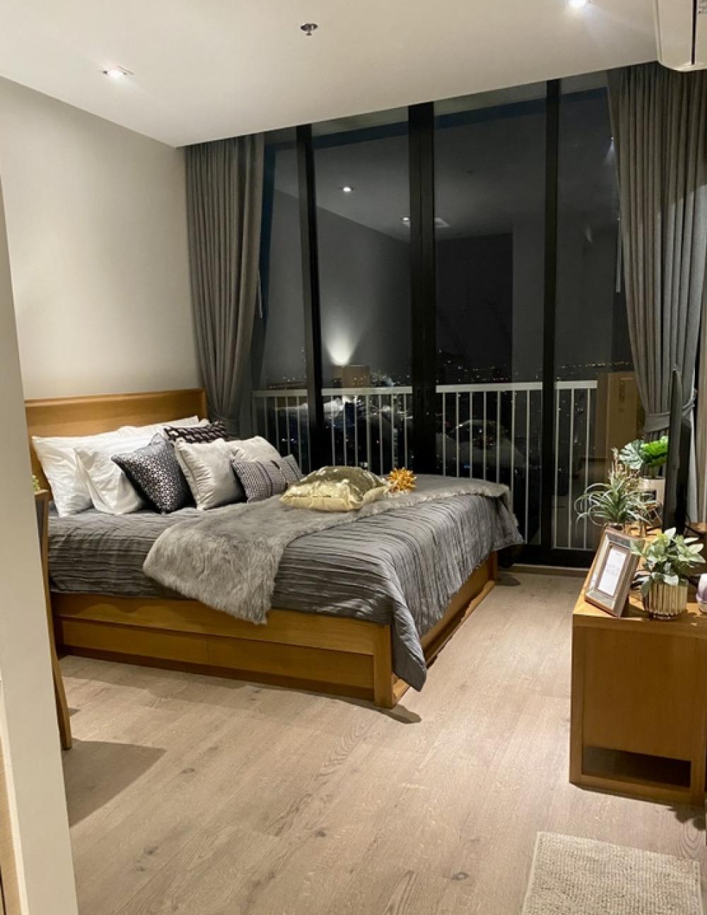 For RentCondoSukhumvit, Asoke, Thonglor : For RENT !! Condo - PARK ORIGIN PHROM PHONG (PARK 24) |  **44th Floor (Super High Floor) Tower 5**   | Area 29 sq.m. | 1 Bedroom, 1 Living Room, 1+1 Bathroom (BTS Phrom Phong) (Agents Welcome)