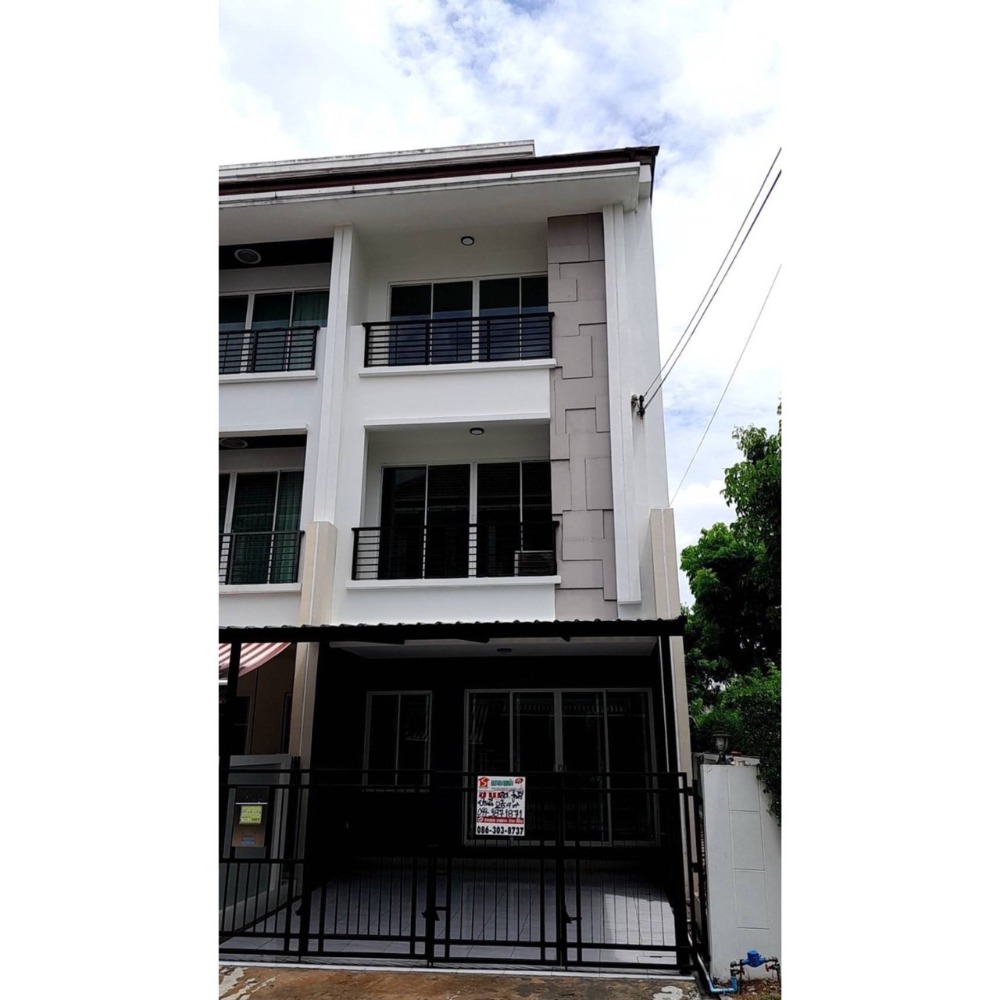 For SaleTownhomeLadkrabang, Suwannaphum Airport : 3-storey townhome for sale, behind the corner of the main road, 30.5 square wa. Klang Muang Village, Escent On Nut-Lat Krabang Soi 9, On-Nut-Lat Krabang Road.
