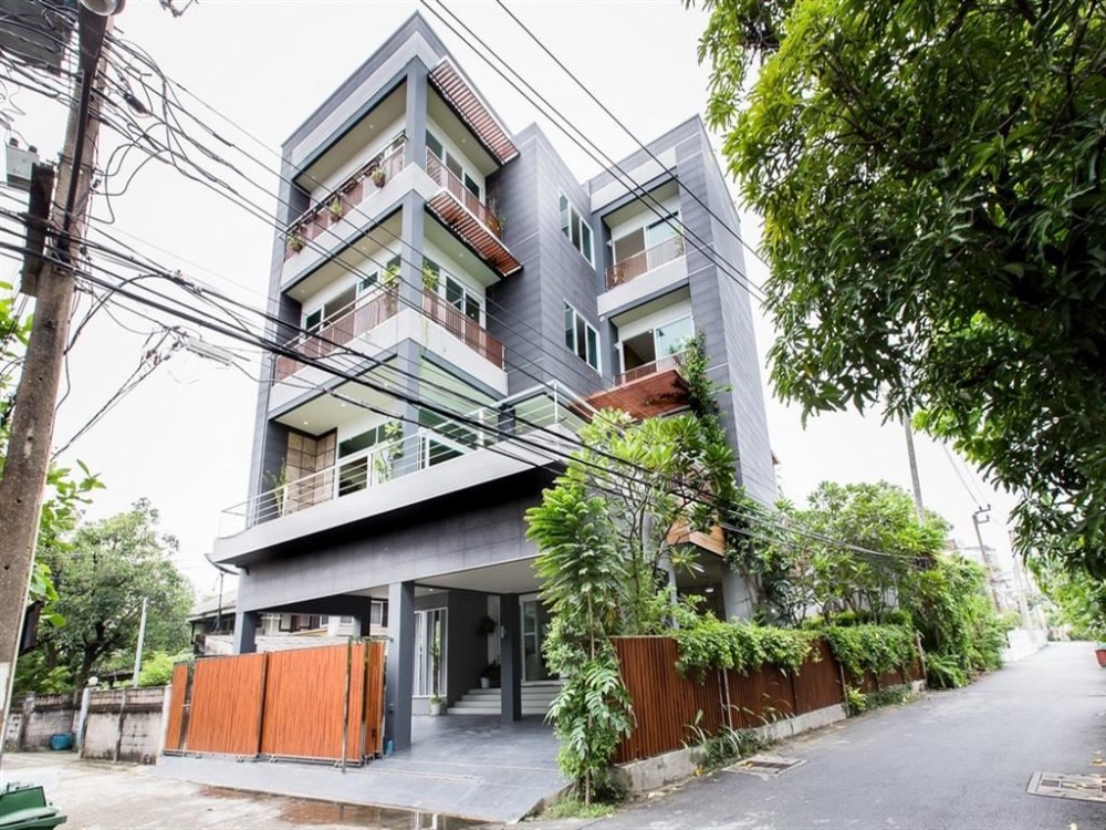 ขายบ้านอ่อนนุช อุดมสุข : บ้านเดี่ยวเอกมัย65 มีสระส่วนตัว+ลิฟท์ ส่วนตัว 4 storeys 5 beds 7 baths 3 parking