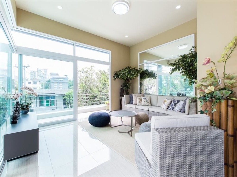 ขายบ้านอ่อนนุช อุดมสุข : บ้านเดี่ยวเอกมัย65 มีสระส่วนตัว+ลิฟท์ ส่วนตัว 4 storeys 5 beds 7 baths 3 parking