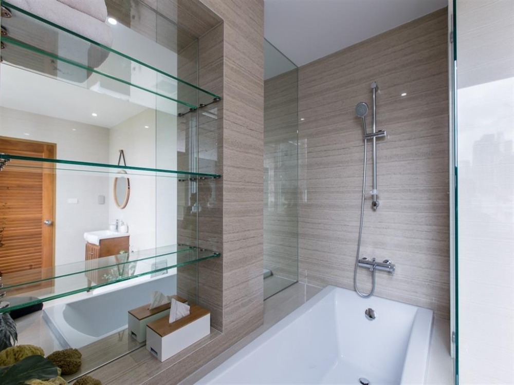 ขายบ้านอ่อนนุช อุดมสุข : บ้านเดี่ยวเอกมัย65 มีสระส่วนตัว+ลิฟท์ ส่วนตัว 4 storeys 5 beds 7 baths 3 parking