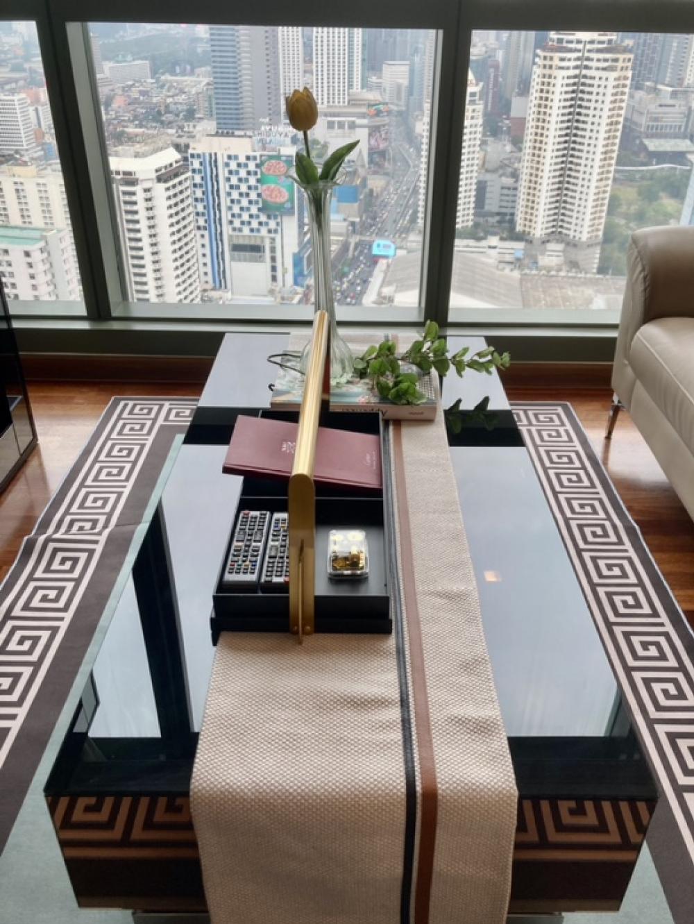 For SaleCondoRatchathewi,Phayathai : Urgent sale, condo in the heart of the city, 3 bedrooms, 3 bathrooms, @ Wish singnerture Midtown Siam