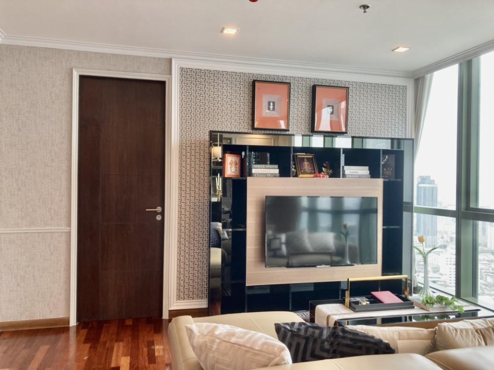 For SaleCondoRatchathewi,Phayathai : Urgent sale, condo in the heart of the city, 3 bedrooms, 3 bathrooms, @ Wish singnerture Midtown Siam