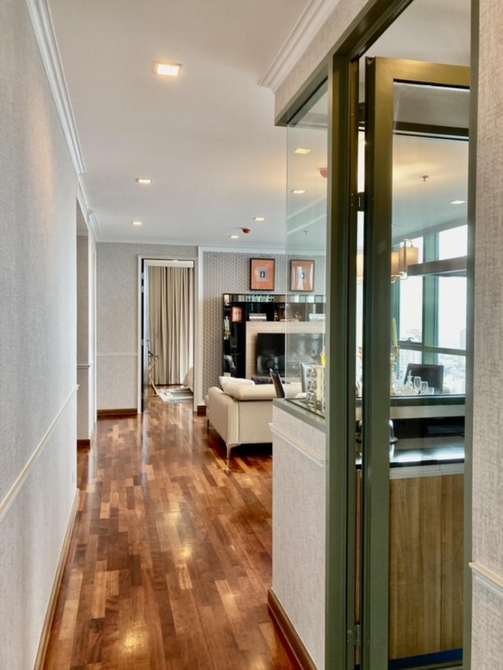 For SaleCondoRatchathewi,Phayathai : Urgent sale, condo in the heart of the city, 3 bedrooms, 3 bathrooms, @ Wish singnerture Midtown Siam