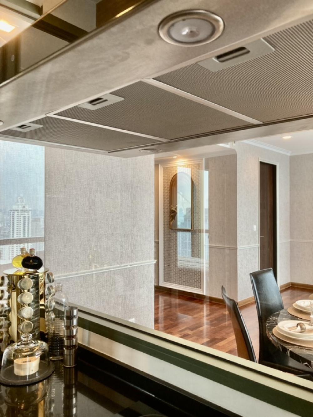 For SaleCondoRatchathewi,Phayathai : Urgent sale, condo in the heart of the city, 3 bedrooms, 3 bathrooms, @ Wish singnerture Midtown Siam