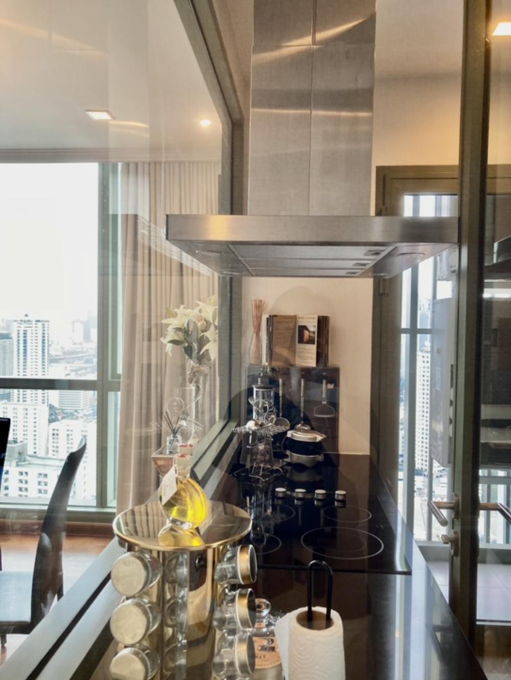 For SaleCondoRatchathewi,Phayathai : Urgent sale, condo in the heart of the city, 3 bedrooms, 3 bathrooms, @ Wish singnerture Midtown Siam