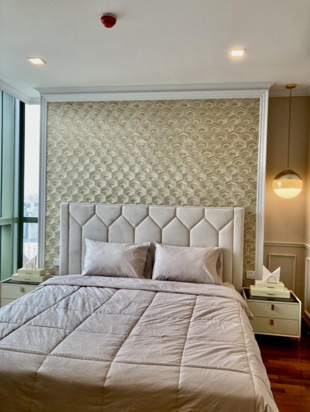 For SaleCondoRatchathewi,Phayathai : Urgent sale, condo in the heart of the city, 3 bedrooms, 3 bathrooms, @ Wish singnerture Midtown Siam