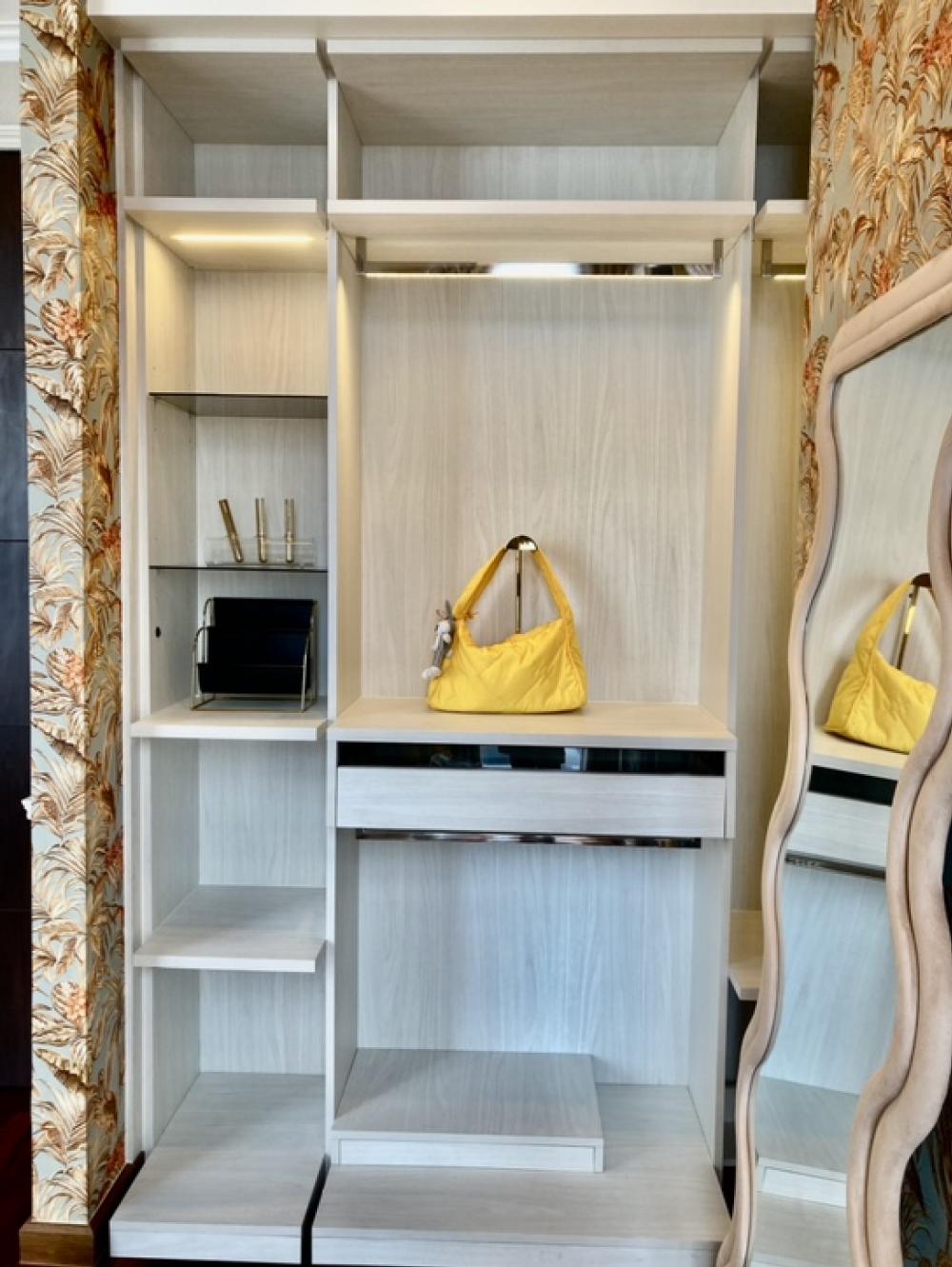 For SaleCondoRatchathewi,Phayathai : Urgent sale, condo in the heart of the city, 3 bedrooms, 3 bathrooms, @ Wish singnerture Midtown Siam