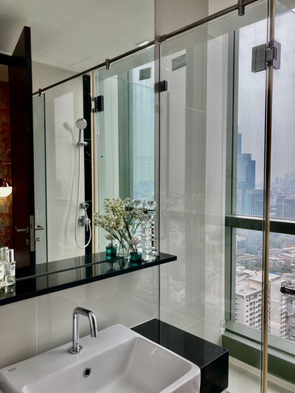 For SaleCondoRatchathewi,Phayathai : Urgent sale, condo in the heart of the city, 3 bedrooms, 3 bathrooms, @ Wish singnerture Midtown Siam