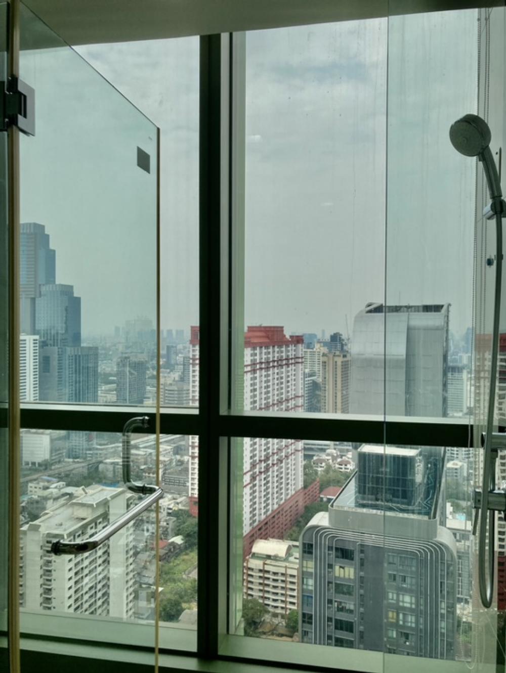 For SaleCondoRatchathewi,Phayathai : Urgent sale, condo in the heart of the city, 3 bedrooms, 3 bathrooms, @ Wish singnerture Midtown Siam