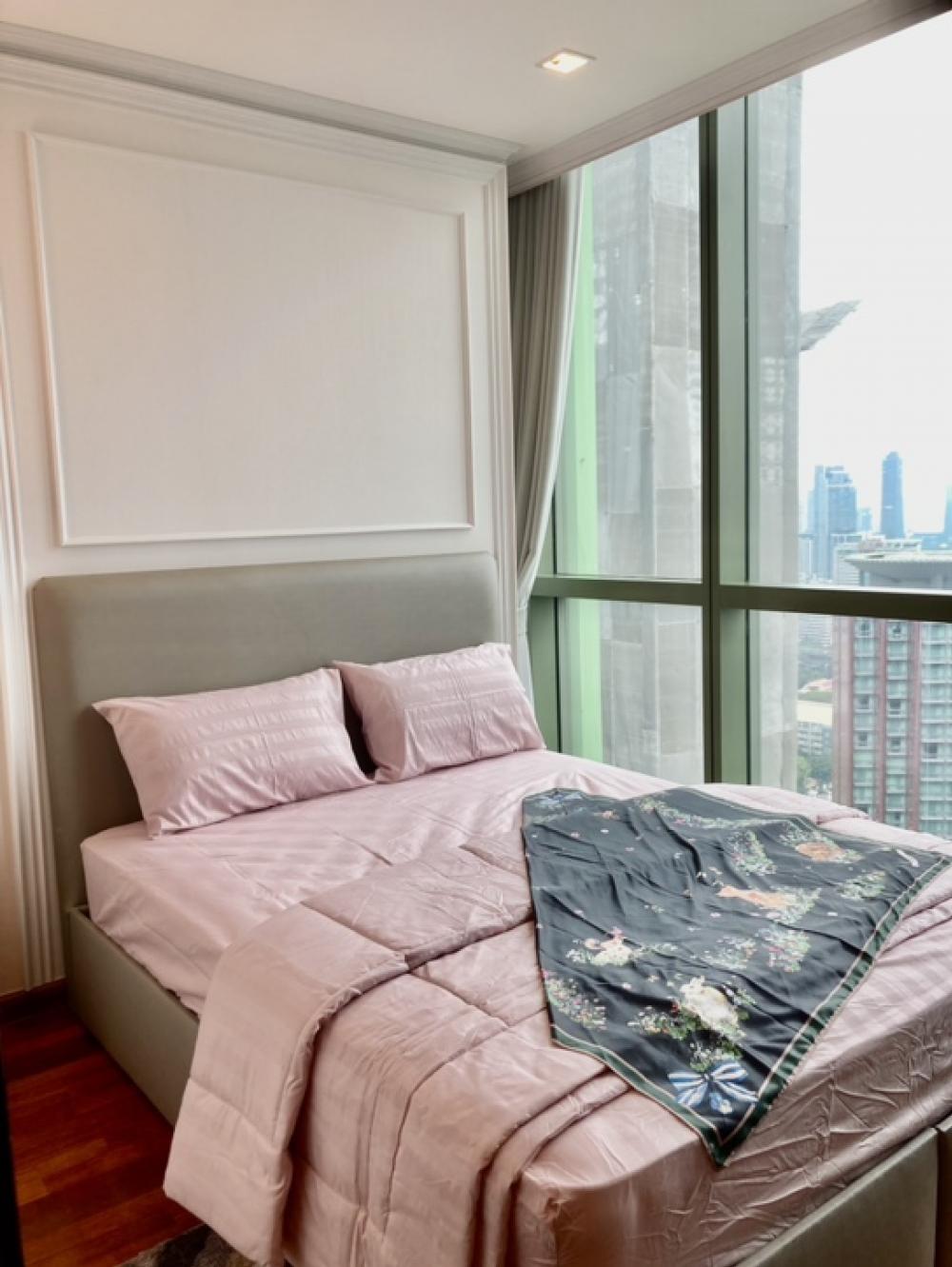 For SaleCondoRatchathewi,Phayathai : Urgent sale, condo in the heart of the city, 3 bedrooms, 3 bathrooms, @ Wish singnerture Midtown Siam