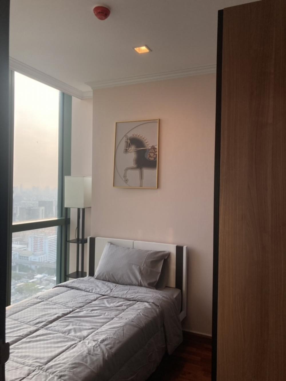 For SaleCondoRatchathewi,Phayathai : Urgent sale, condo in the heart of the city, 3 bedrooms, 3 bathrooms, @ Wish singnerture Midtown Siam