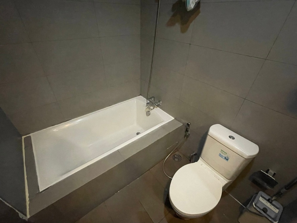 For RentCondoRatchathewi,Phayathai : Eng 中 日 Please add LINE ID @806qphgn o8415o5483 Rent 16,999 B Sell 5.5 MB Noble Revent