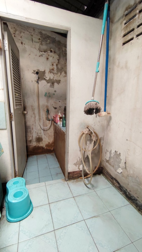 For SaleShop HouseRathburana, Suksawat : For sale: 4.5-storey commercial building, Suk Sawat 26 (Soi Condo Prachanan), 16 sq m, good location for trading